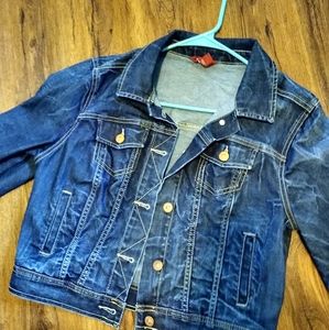 Cropped denim jacket